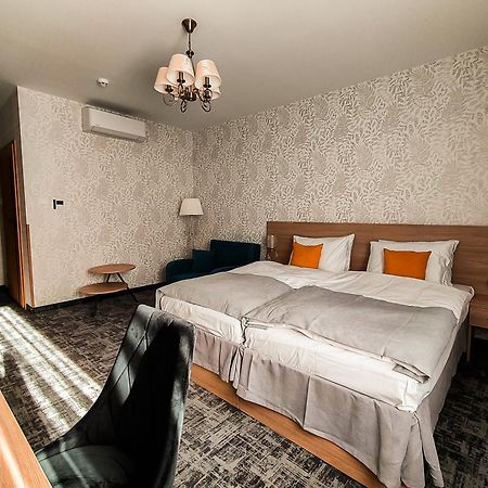Sztuka Smaku - Restauracja I Hotelik Świdnica Exteriör bild