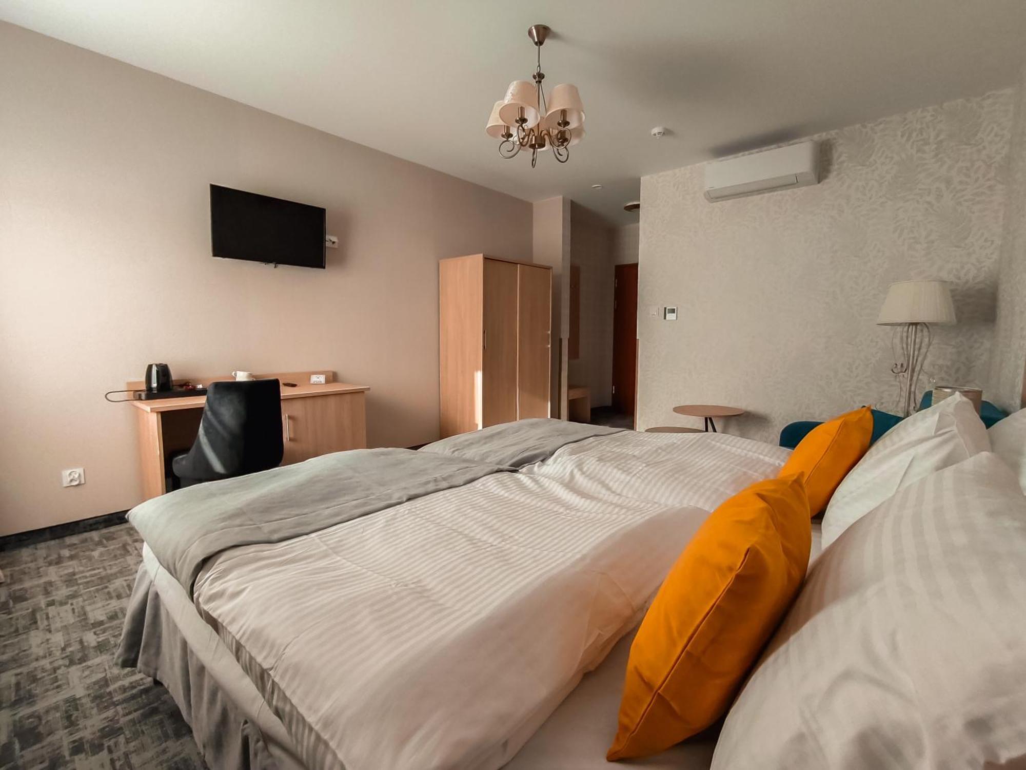 Sztuka Smaku - Restauracja I Hotelik Świdnica Exteriör bild